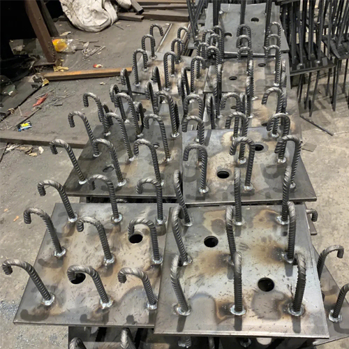 图纸中如何确定泸州预埋件的位置？